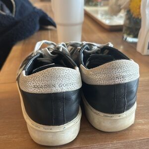 LIKE NEW BLACK SIZE 8 GOLDEN GOOSE SUPERSTARS